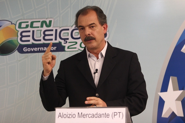 Aloízio Mercadante durante a sabatina desta quarta na sede do GCN Comunicação